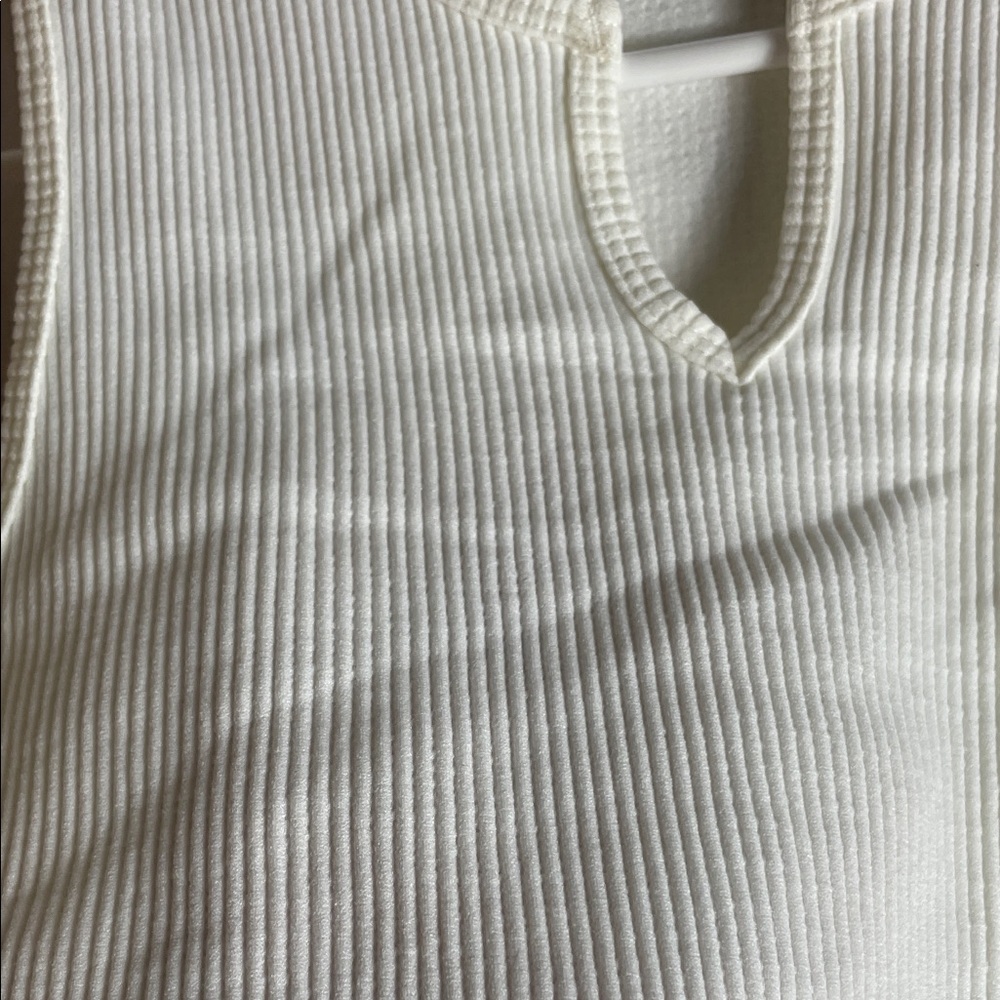Bella Seamless Ribbed Tank Top - Picture 3 of 4